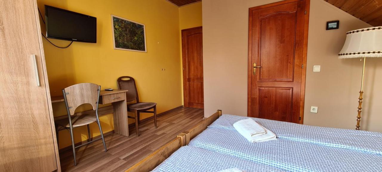 Hajas Familia Kiado Szobak Balatonmáriafürdő Buitenkant foto