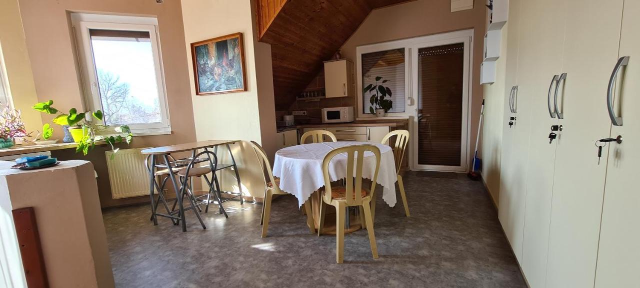 Hajas Familia Kiado Szobak Balatonmáriafürdő Buitenkant foto