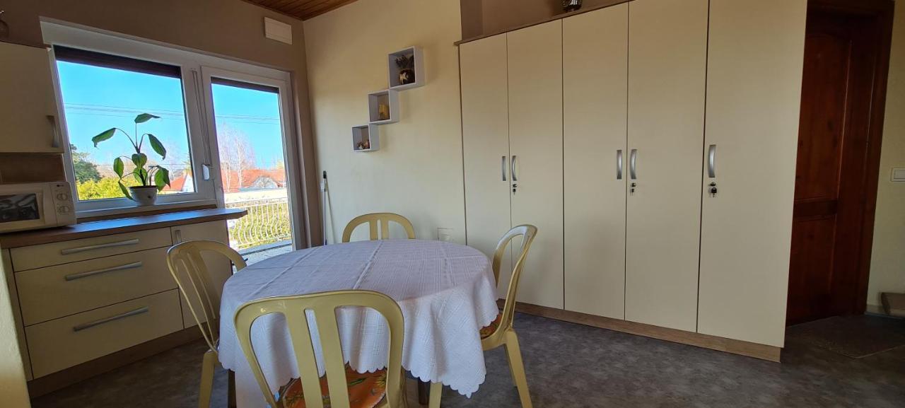 Hajas Familia Kiado Szobak Balatonmáriafürdő Buitenkant foto