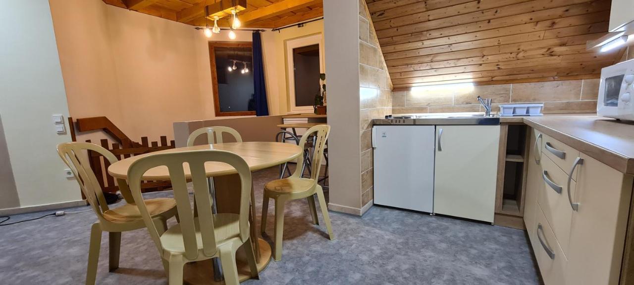 Hajas Familia Kiado Szobak Balatonmáriafürdő Buitenkant foto