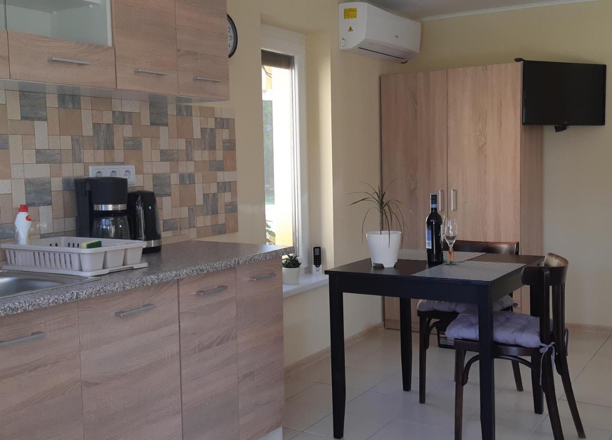 Hajas Familia Kiado Szobak Balatonmáriafürdő Buitenkant foto