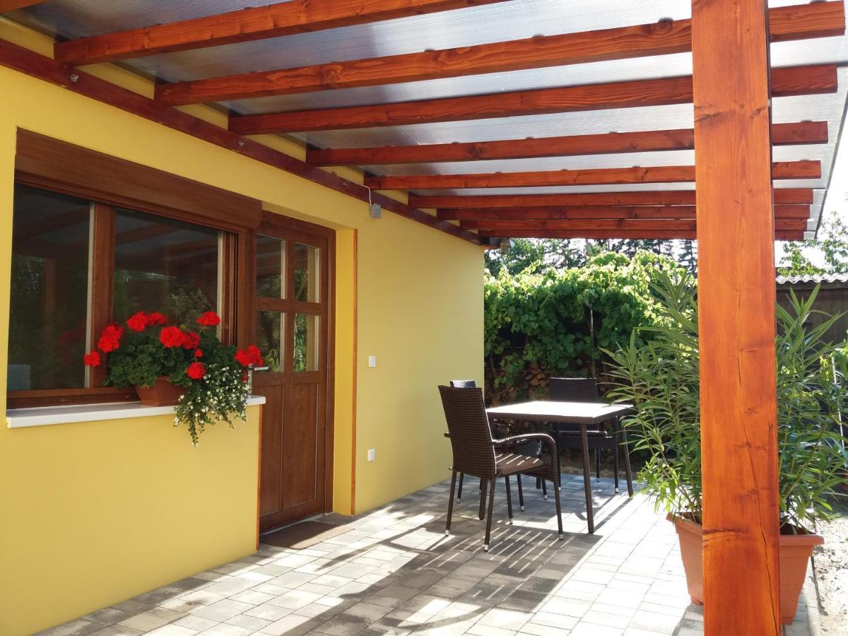Hajas Familia Kiado Szobak Balatonmáriafürdő Buitenkant foto