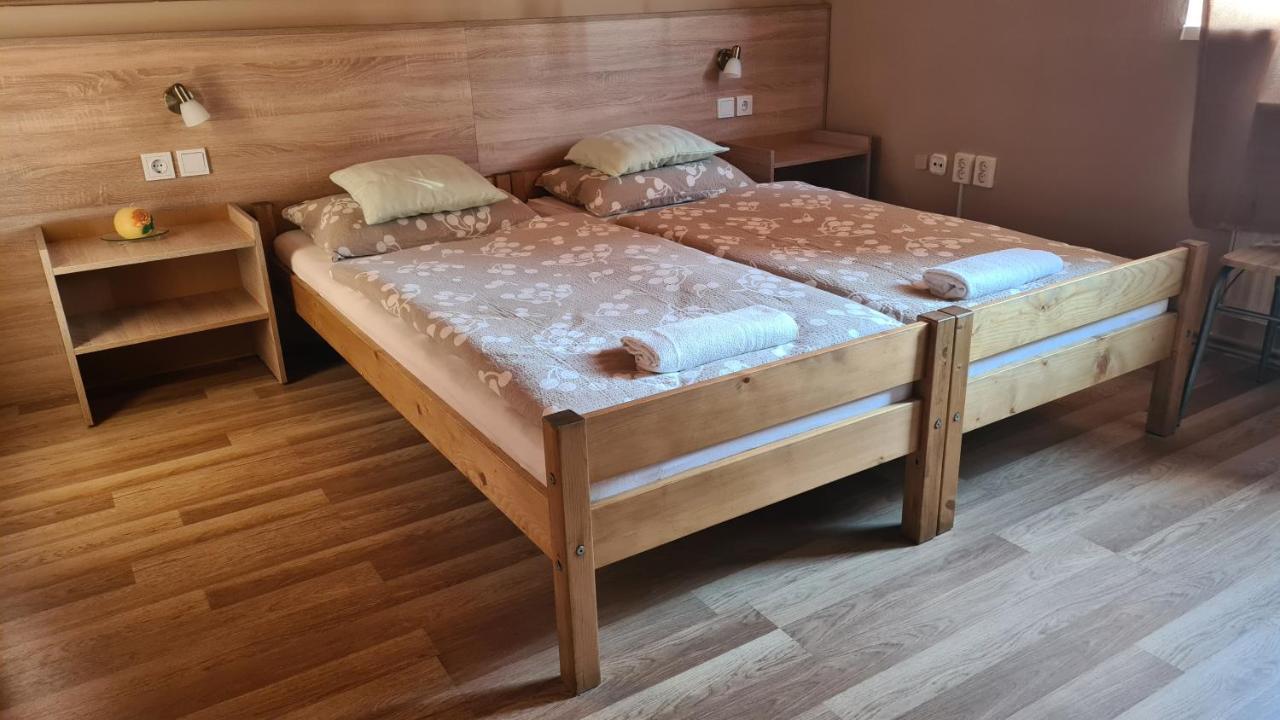 Hajas Familia Kiado Szobak Balatonmáriafürdő Buitenkant foto