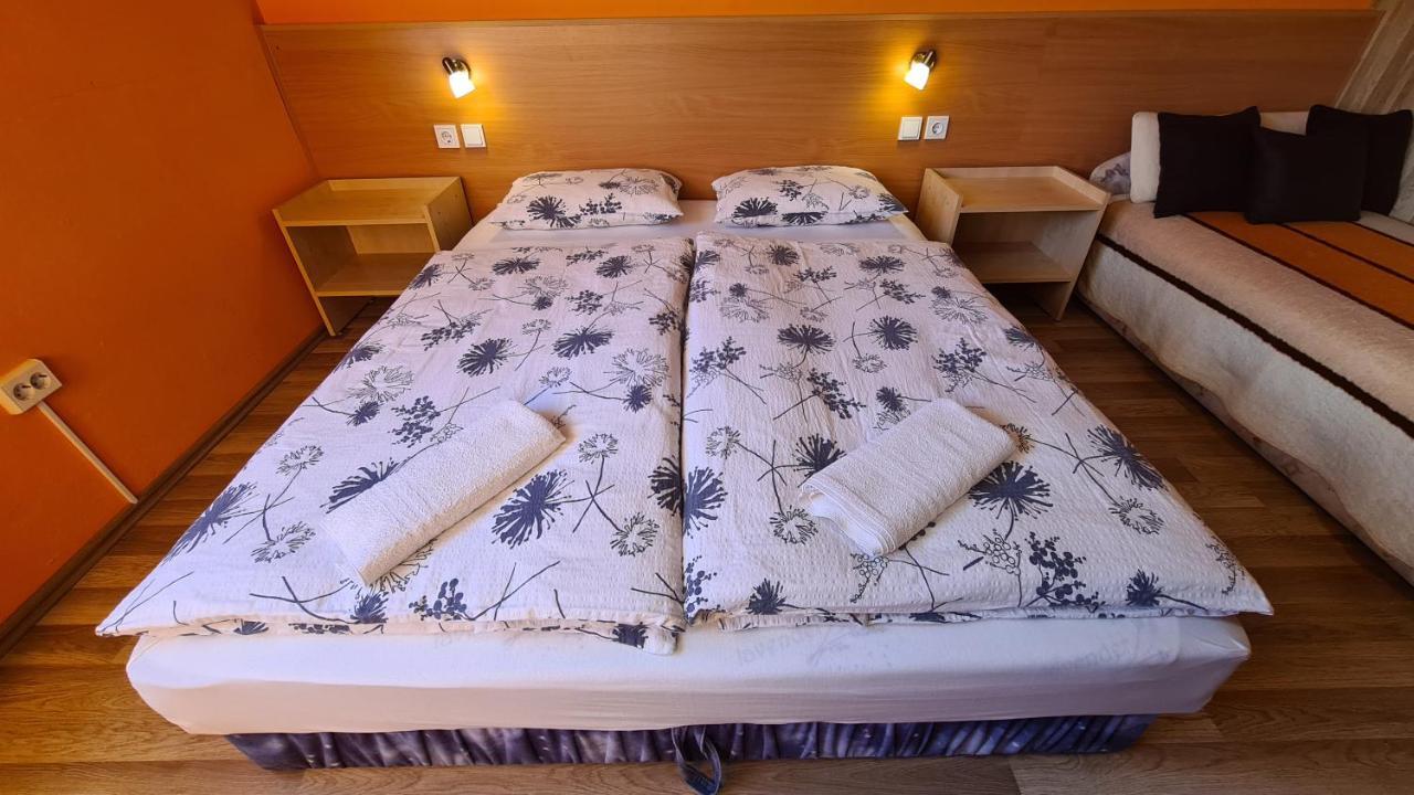 Hajas Familia Kiado Szobak Balatonmáriafürdő Buitenkant foto