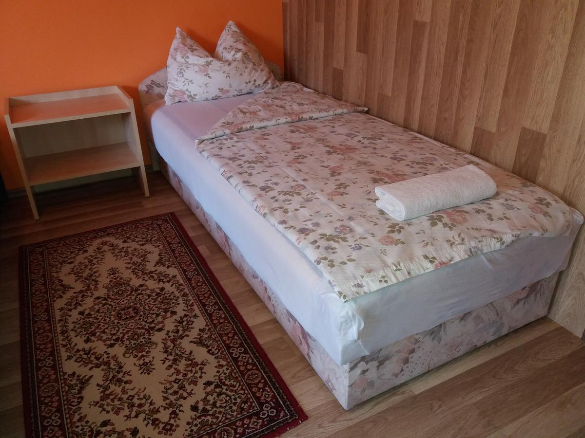 Hajas Familia Kiado Szobak Balatonmáriafürdő Buitenkant foto